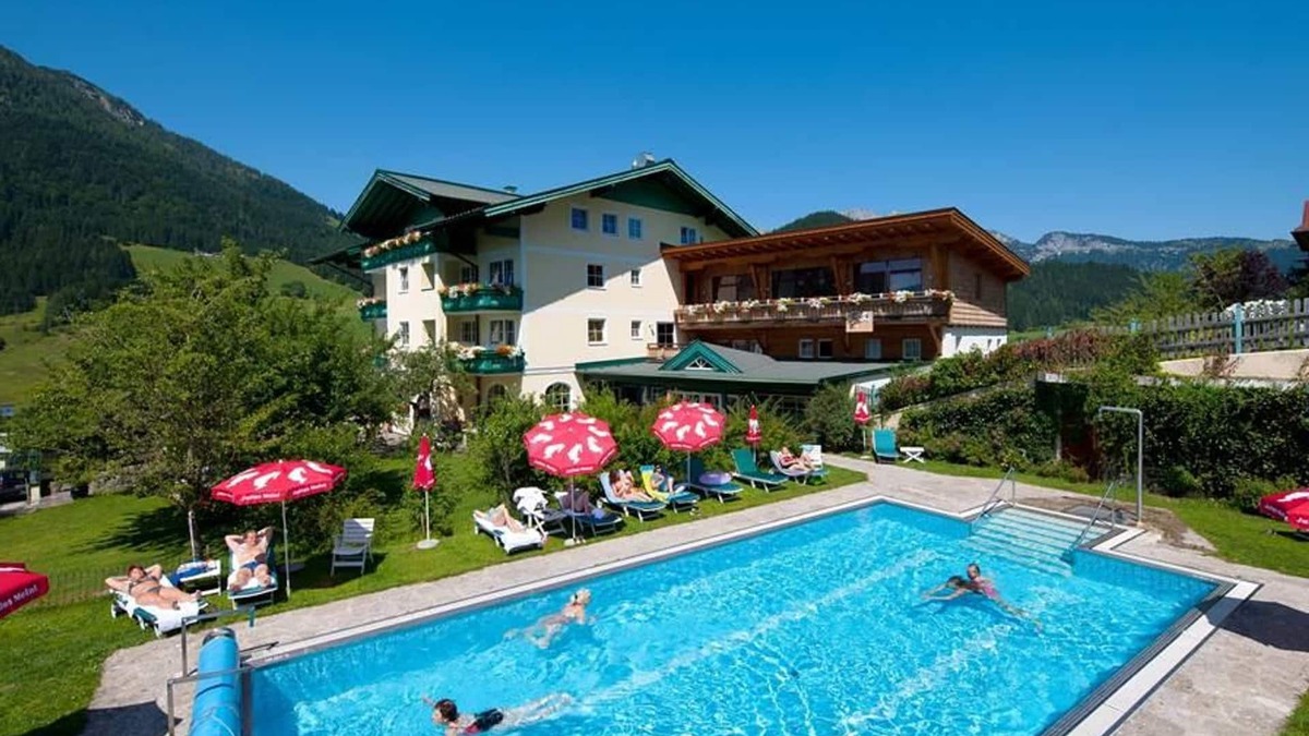 Sankt Martin am Tennengebirge House | Double room with shower, WC; East - Wohlfühlhotel Martinerhof