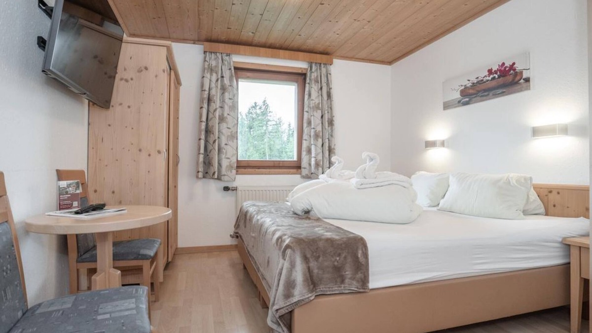 Scheffau am Wilden Kaiser Bed & Breakfast | Double room 8, shower, WC, from 4 nights half board - Berggasthof Bärnstatt