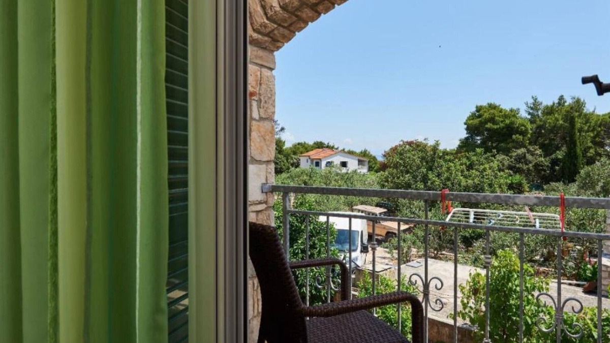 Veliki Drvenik House | Double Bedroom with Balcony
