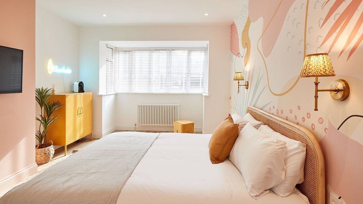 South Cliff Apartment | Double Cabana Room Street View