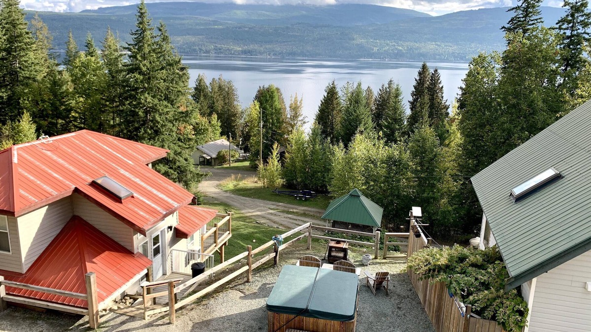 Anglemont Cabin | Double Cabins - Hot Tub~Buoy - Home Sweet Lakehouse/Nauti Cabin - Shuswap Vacations/Sledding Stays
