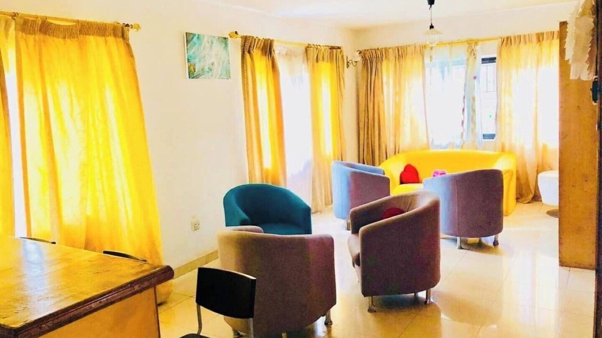 Freetown Bed & Breakfast | Double ensuit room, Excellence water system, Solar, generator, FREE WIFI, B&B