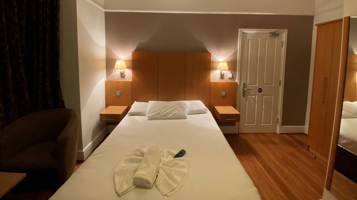 High Wycombe House | Double Ensuite Room - Buckingham Hotel