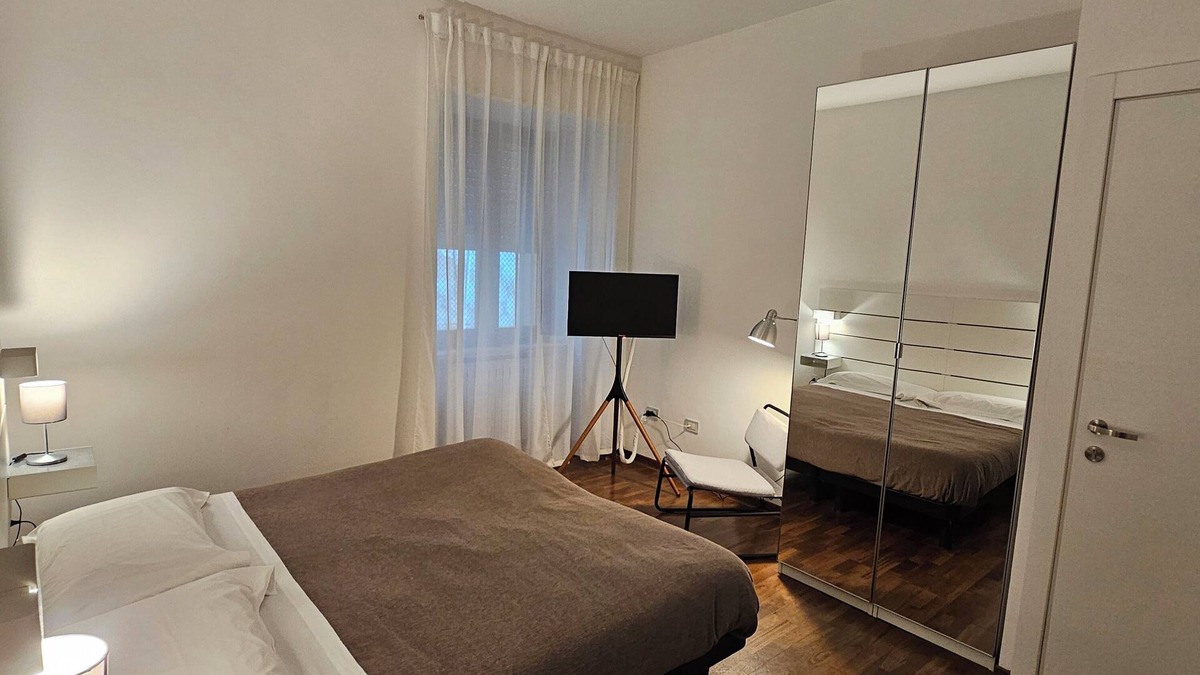 Potenza House | Double or Twin - Private Bathroom Inside and Private Parking in Loco