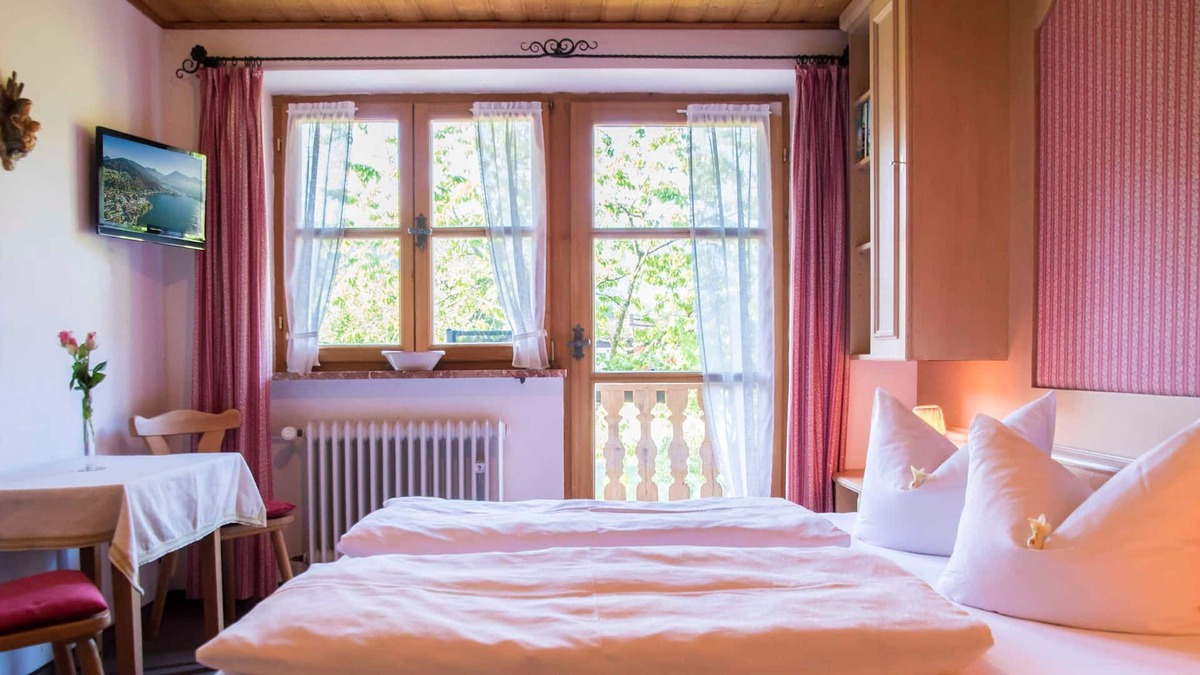Kreuth Apartment | Double Room 2 + 4 - Gästehaus Becher, Kreuth-Point