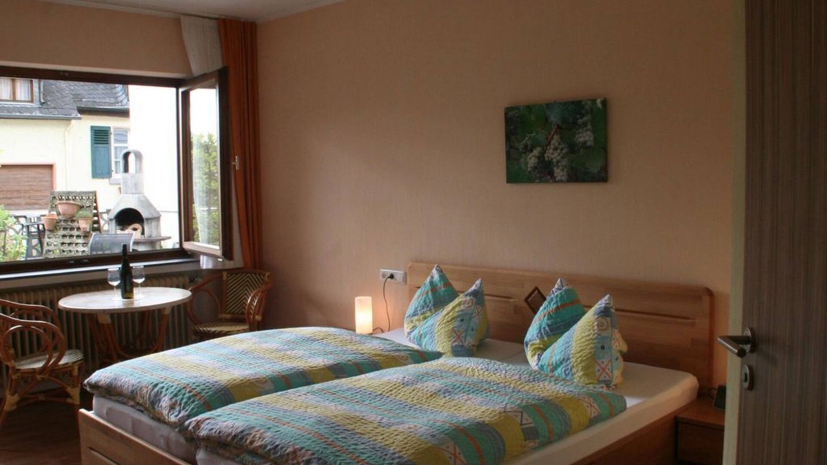 Uerzig Bed & Breakfast | Double room 2 - Wine and guest house Hermann-Josef Schmitz
