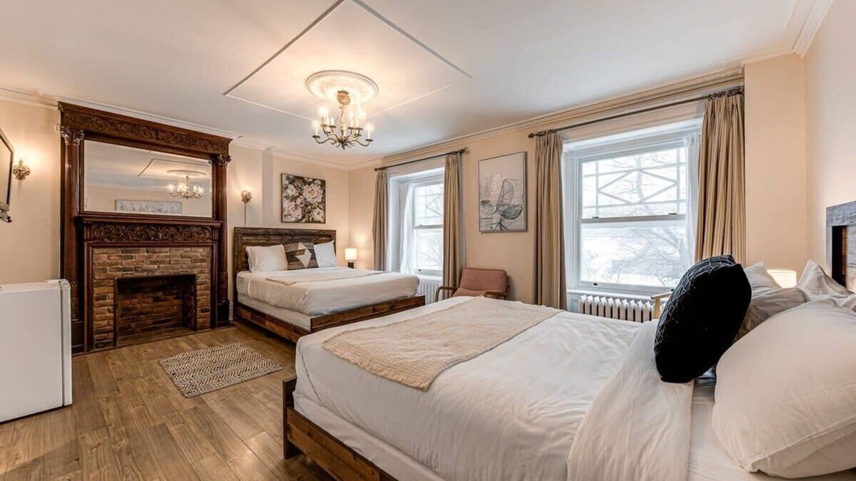 Vieux-Quebec-Cap-Blanc-colline Parlementaire Hotel | Double Room #9 Summar