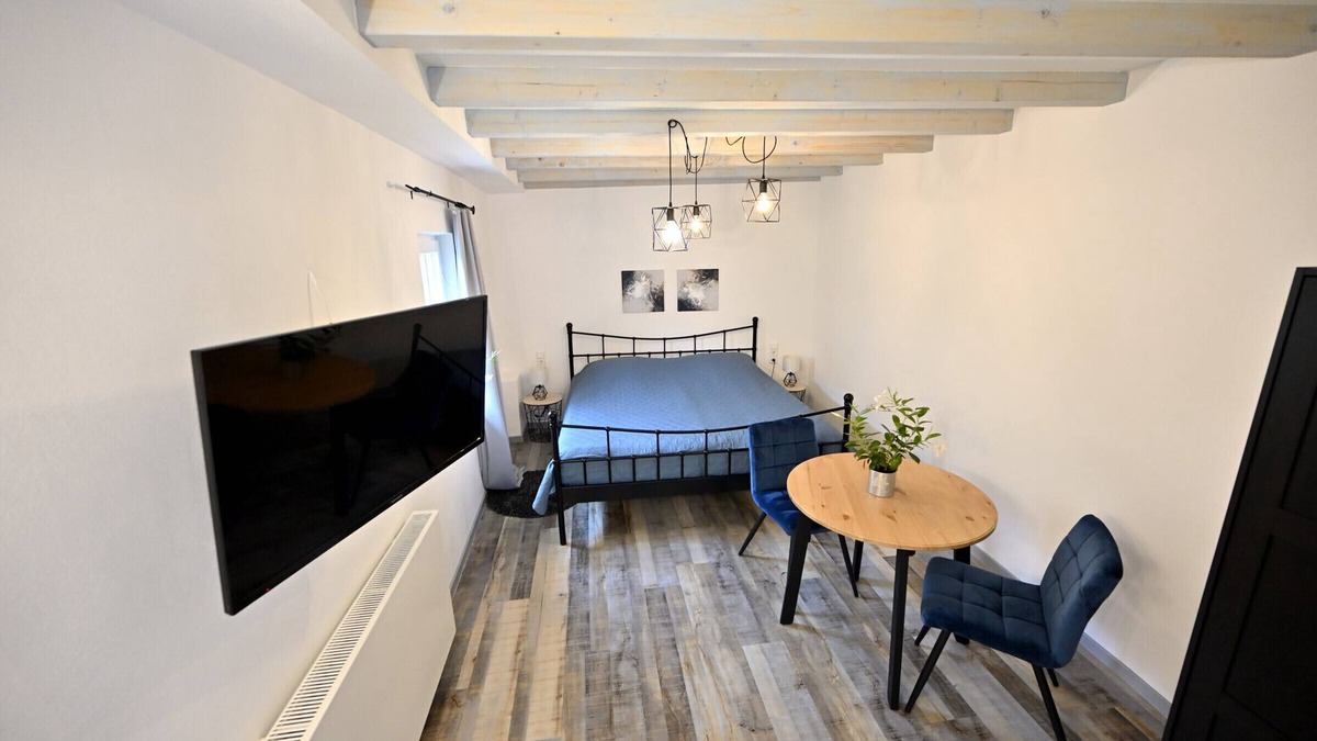 Weisenheim am Sand House | Double room-FACHWERK-Ensuite with Shower-Terrace