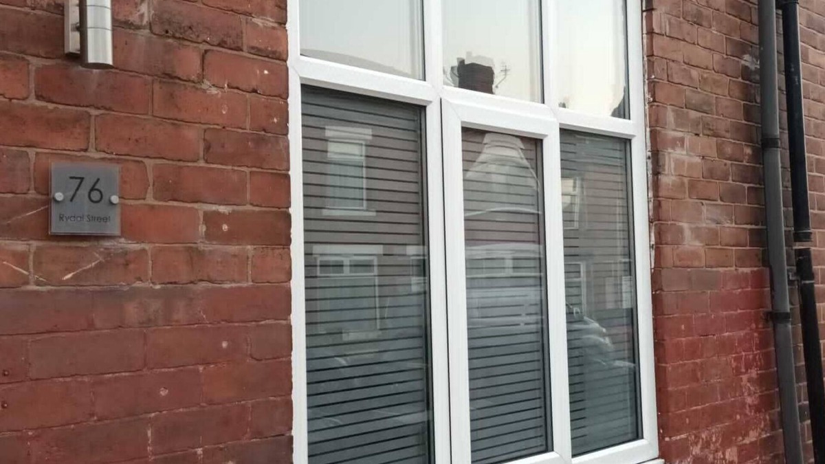 Newton-le-Willows House | Double Room + Shared Access to Living Areas