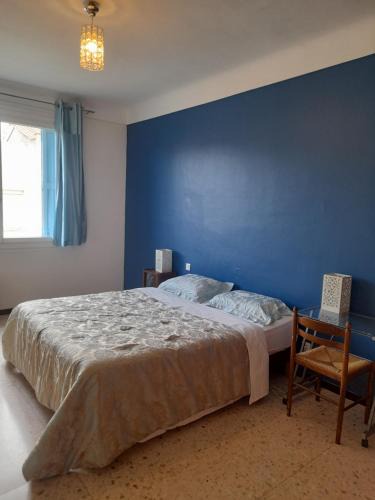 Thuir Bed & Breakfast | Double room, in an elegant house, Thuir centre, terraces view Canigou