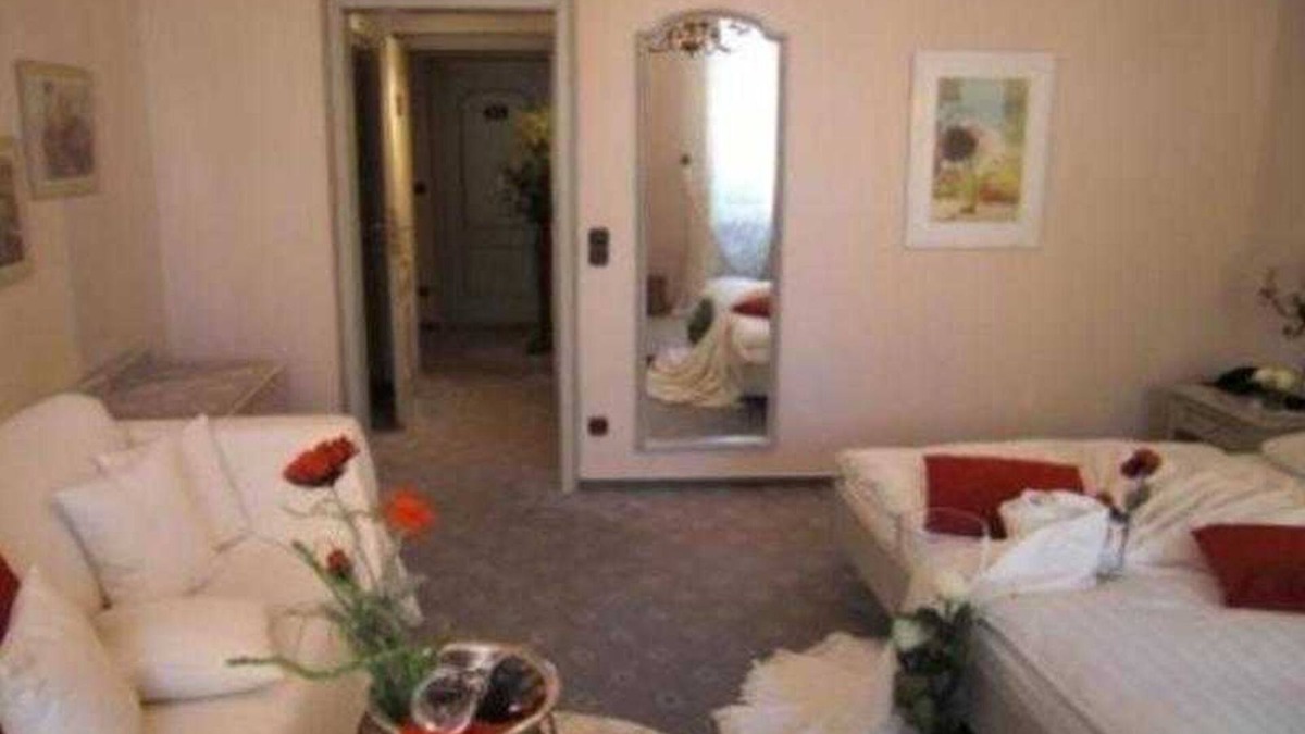 Michelstadt Hotel | Double Room, Room 1 - Hotel-Restaurant Drei Hasen