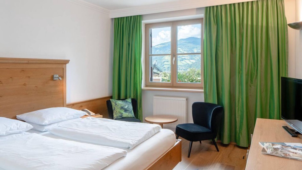 Schuttdorf House | Double room Schwalbenwand - amiamo - Familotel Zell am See