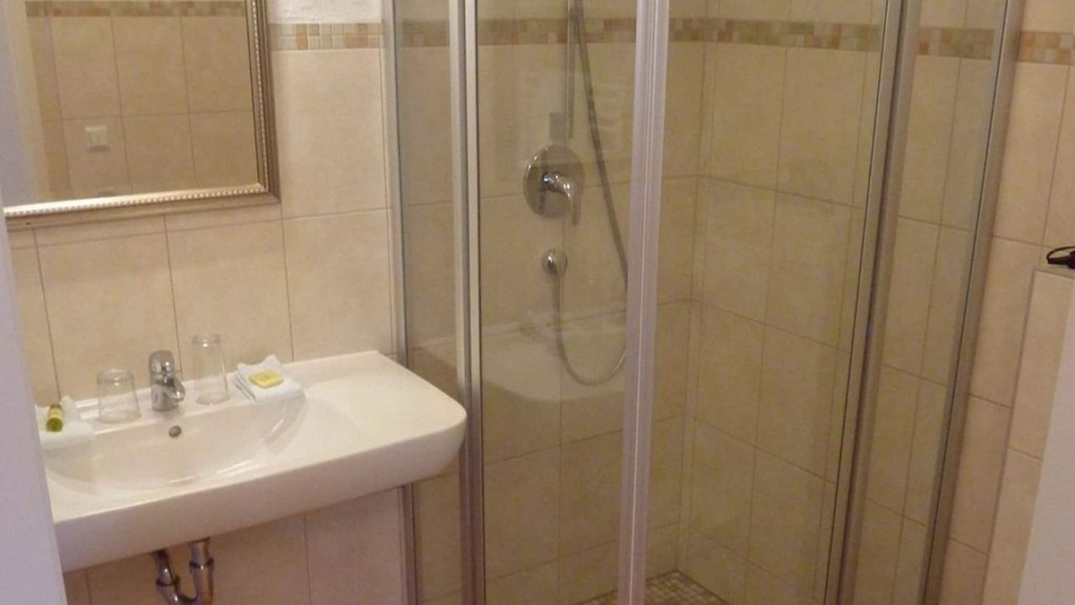 Burg-Kauper Apartment | Double room, shower/toilet, breakfast - To the snake king