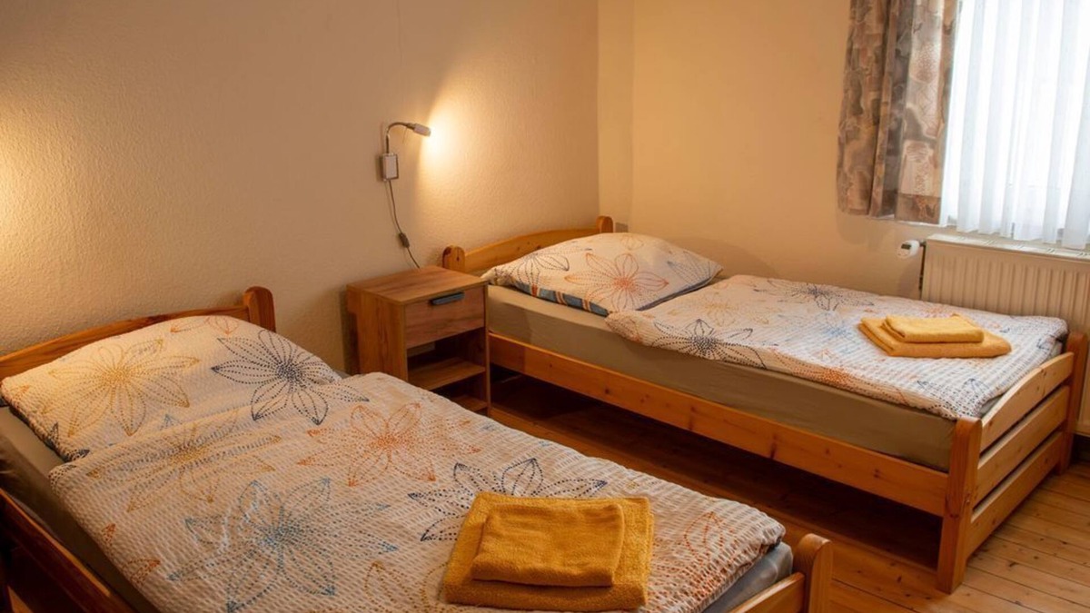 Mainz-Bingen House | Double room, shower and bath, WC - Ferienhaus Boos