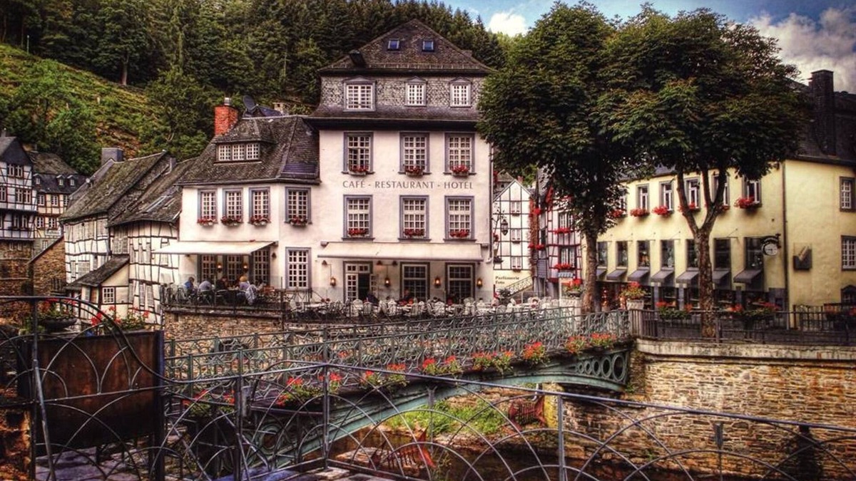 Monschau Hotel | Double room shower / bath, WC standard - Hotel Horchem GmbH