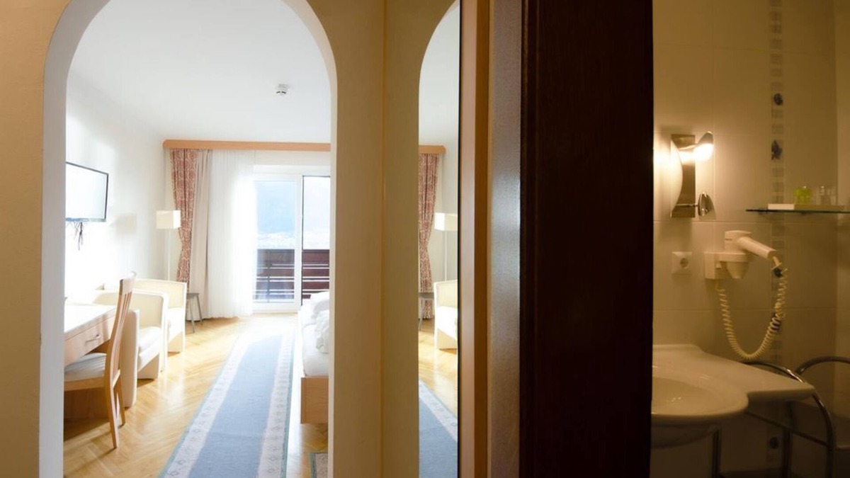 Steindorf am Ossiacher See House | Double room, shower/WC partly separate in the room - Hotel Ossiacher See*