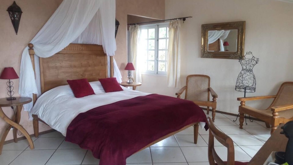 Saint-Paul House | Double room-Superior-Private Bathroom-Balcony-Vue mer ou jardin