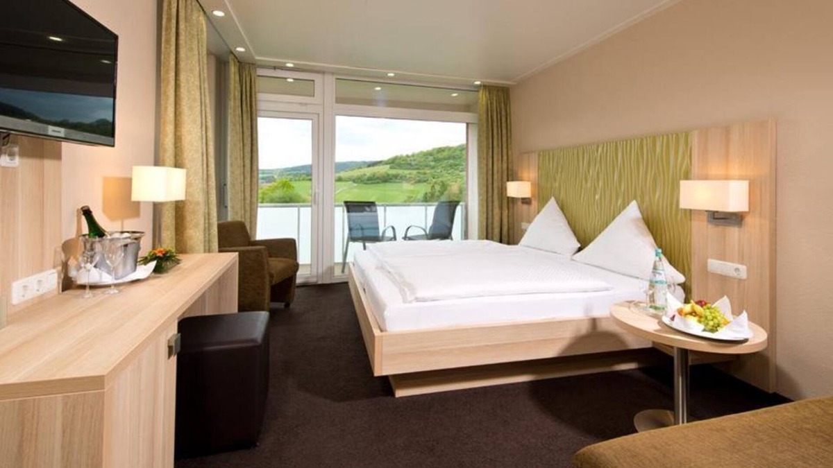 Gerolstein House | Double room Superior - Seehotel am Stausee