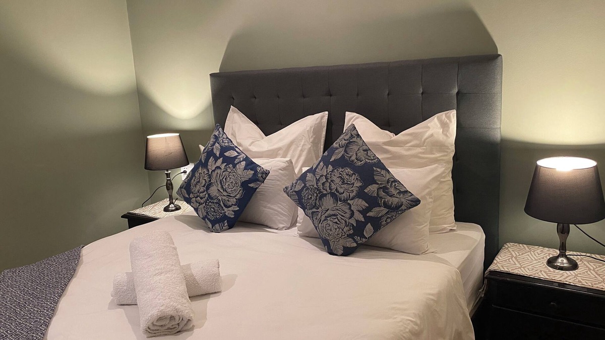 West Beach Cabin | Double Room! Welcome to our charming guesthouse in Cap Town!
