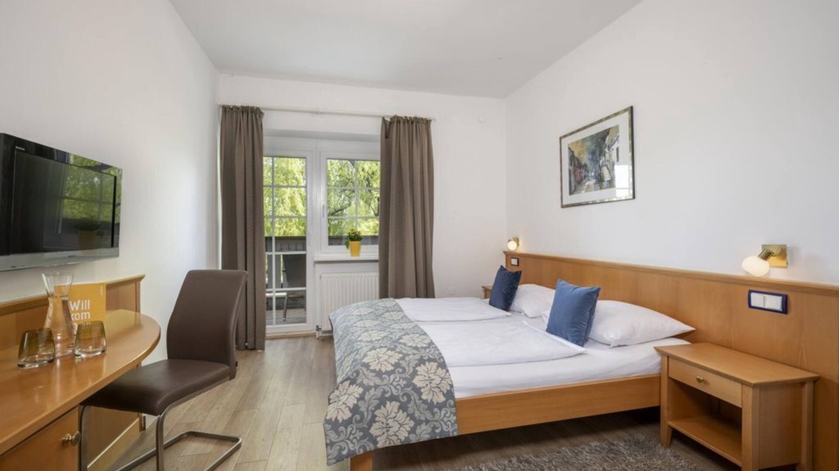 Taxham Bed & Breakfast | Double room with balcony - Salzburg Hotel Lilienhof