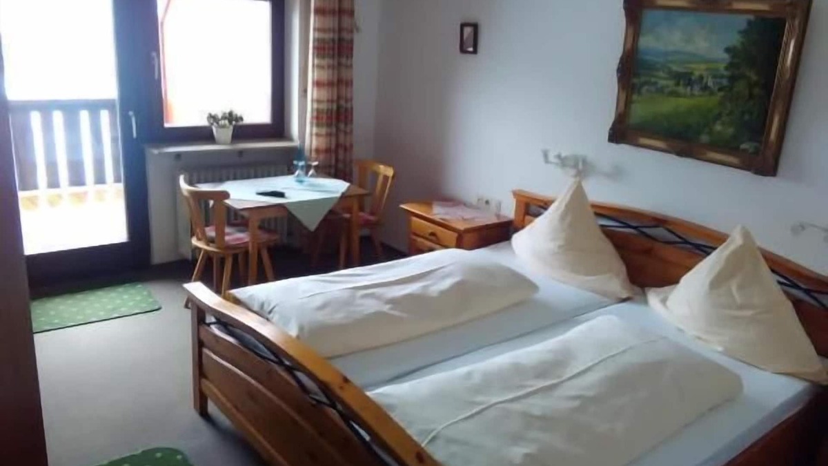 Breitnau Apartment | Double room with balcony, shower and WC