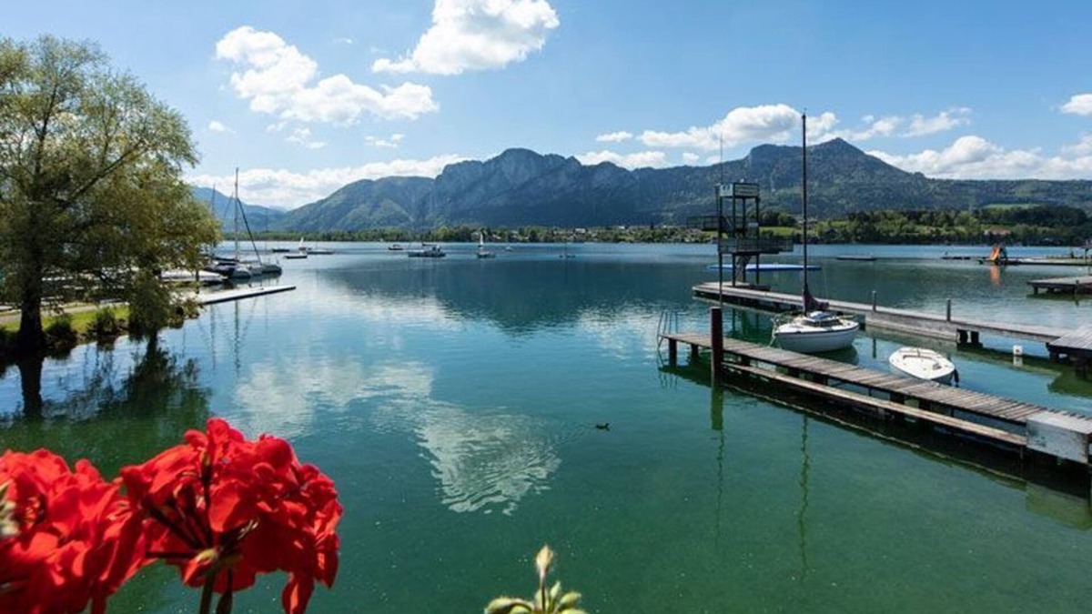 Mondsee Cottage | Double room with balcony Drachenwand - Seepension Hemetsberger