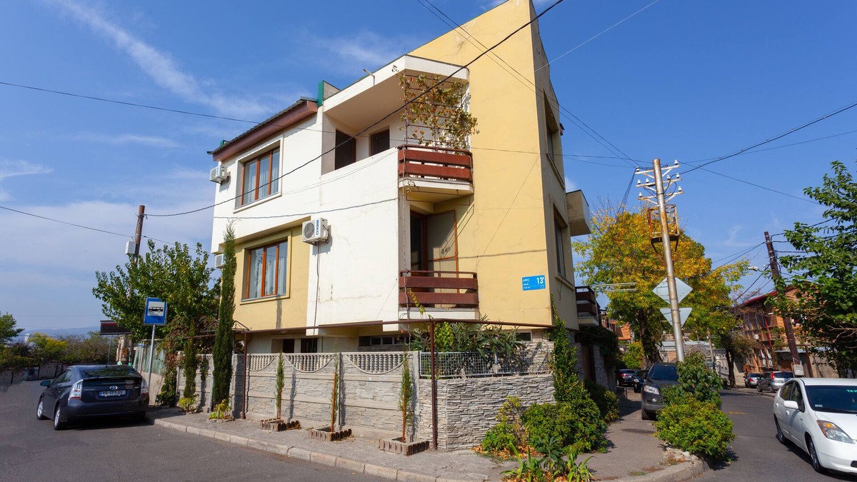 Chugureti House | Double Room with Bathroom and Patio