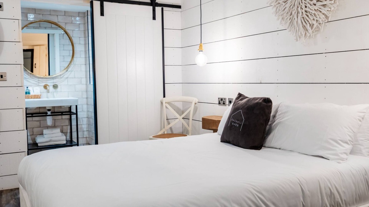 Clitheroe House | Double room with ensuite bathroom