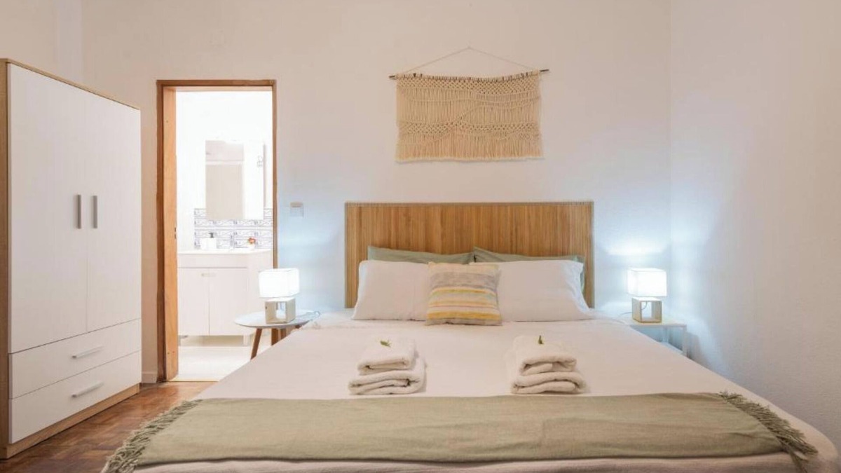 Pera House | Double Room with Garden View and Balcony - orange