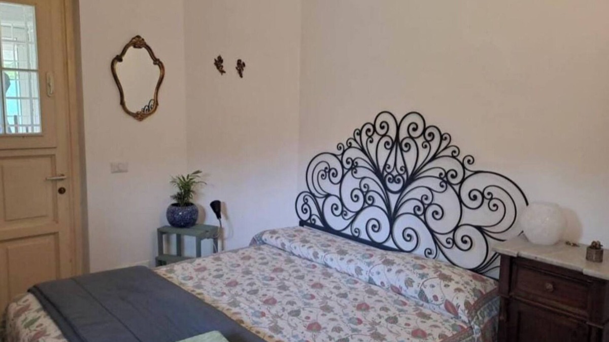 Fornole Bed & Breakfast | Double room with private bathroom and small exclusive garden