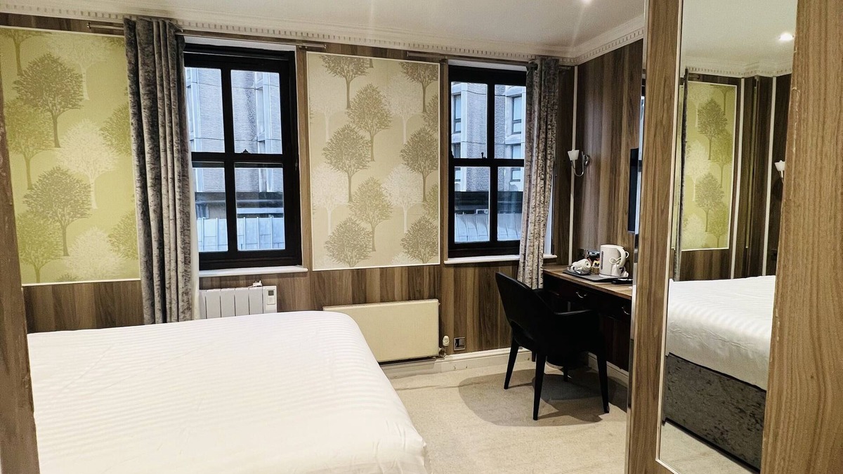 London City Centre Apartment | Double room with private bathroom in a shared flat. *bloomrooms@LeicesterSquare*