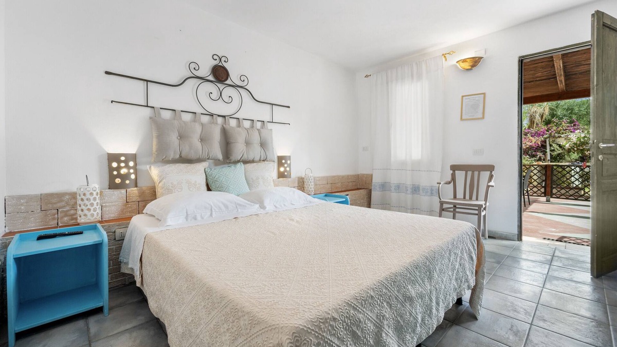 Gonnesa Apartment | Double room with shared pool and kitchen, Wi-Fi and air conditioning