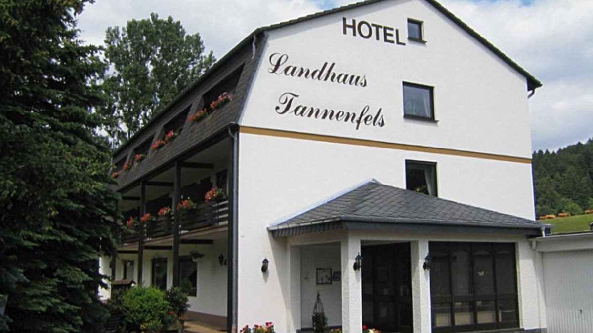 Gerolstein House | Double room with shower/WC - Hotel Landhaus Tannenfels