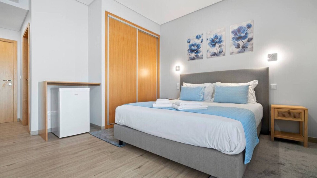 Sao Vicente House | Double Room with Terrace Q5
