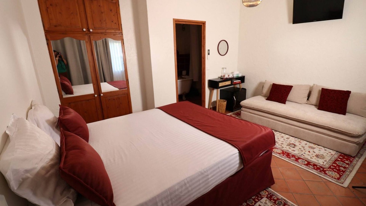 Vence Hotel | Double room with terrace Garden level (10)