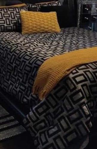 Kidderminster House | Double rooms available, near Safari Park & Hospital