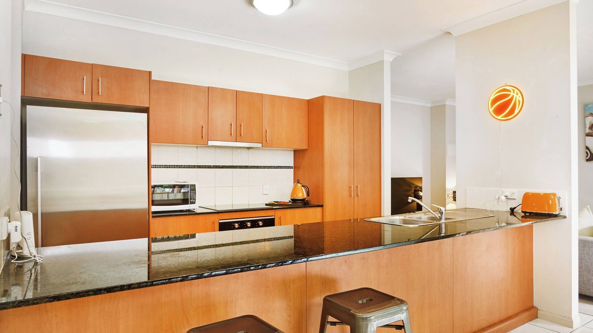 Varsity Lakes House | Double Storey 4-bedroom home (6 beds), central location to beach and theme parks