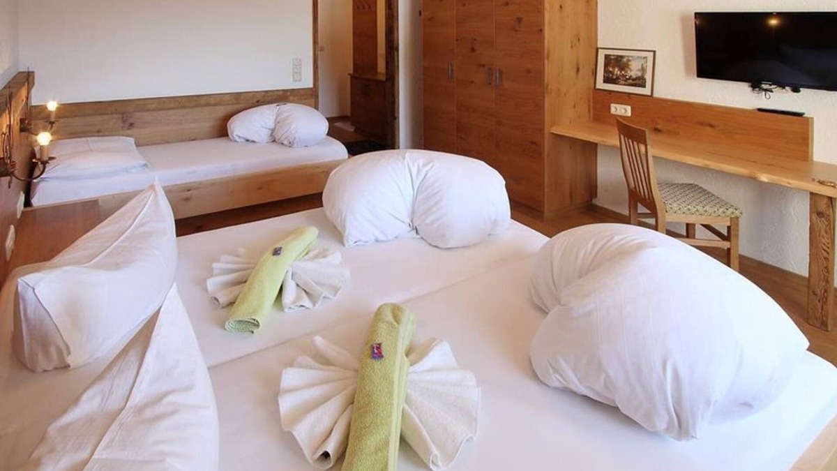 Leogang Bed & Breakfast | Double/triple room "KOMFORT", with bathroom - Gasthof Bäckerwirt