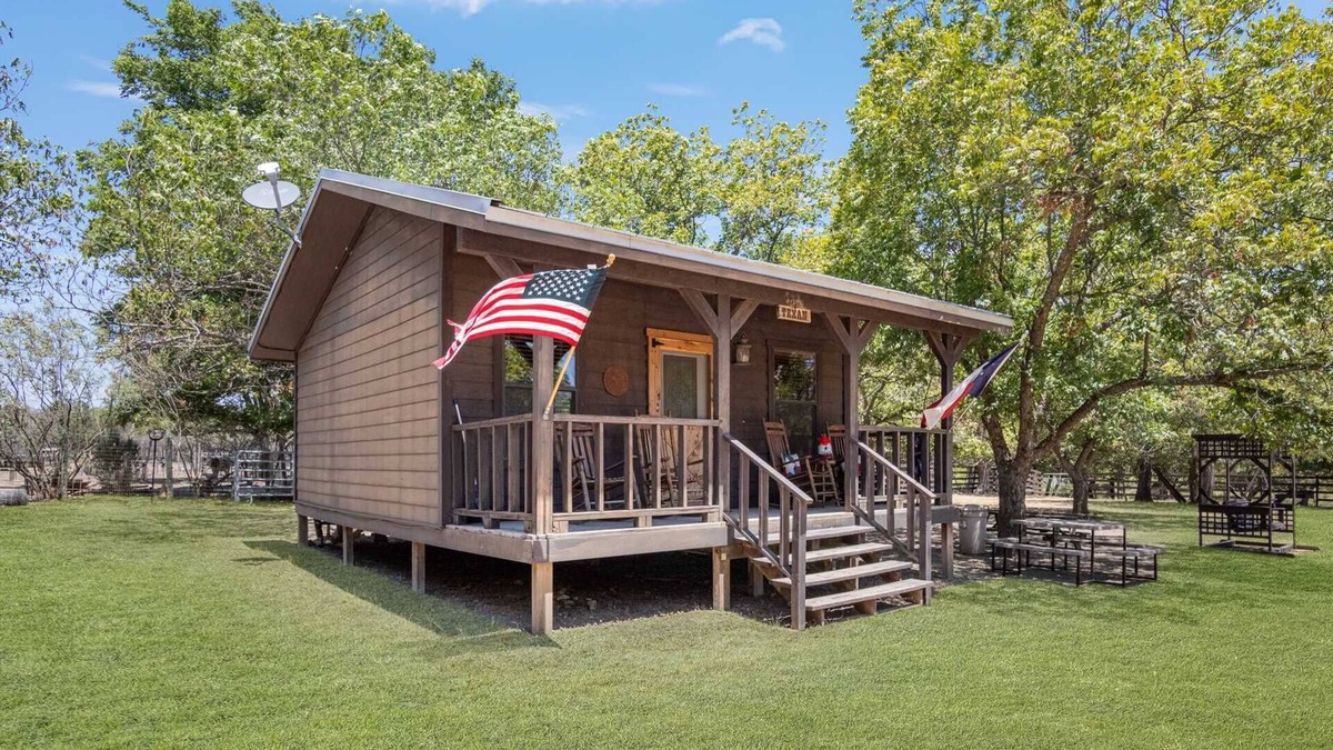 Bandera Cabin | Double U Barr Ranch Texan Cabin