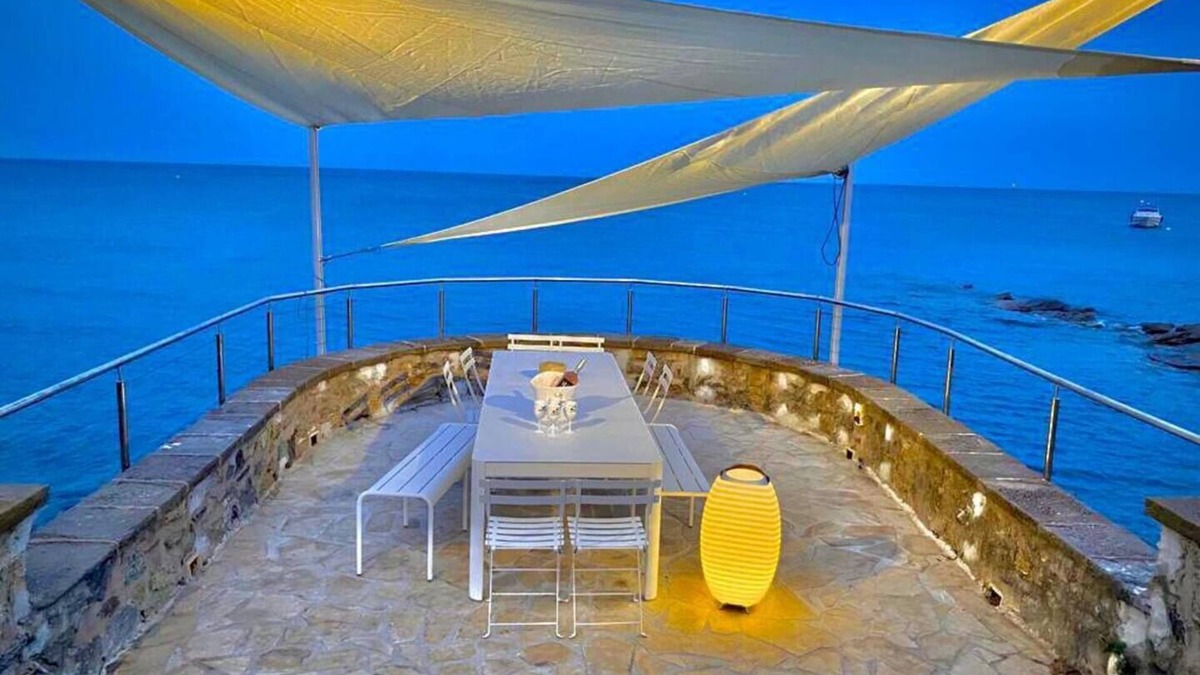 La Nartelle Villa | Double waterfront villa with private beach
