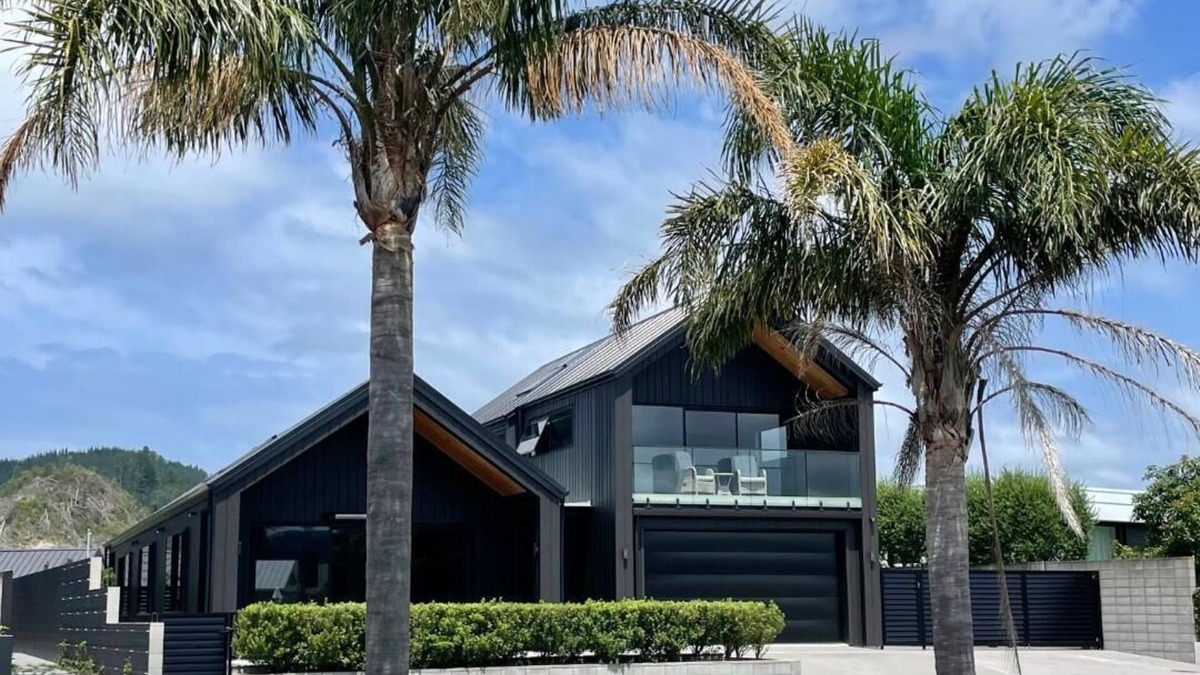 Pauanui House | Double Waterfront Pauanui Waterways Home With Stunning Views And Private Jetty