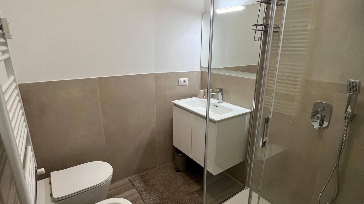 Crescenzago House | Double with private room bathroom