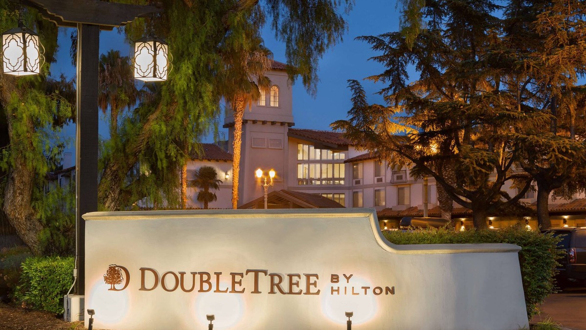 Campbell Hotel | Doubletree by Hilton Campbell - Pruneyard Plaza