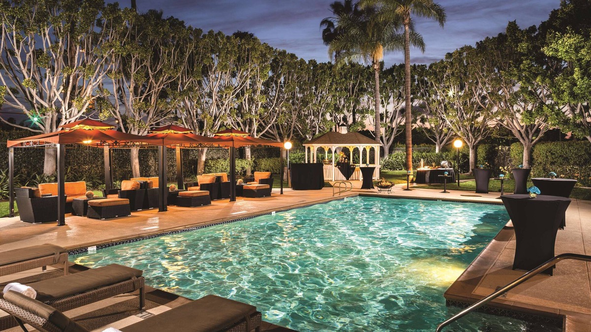 Harbor Hotel | DoubleTree by Hilton Carson