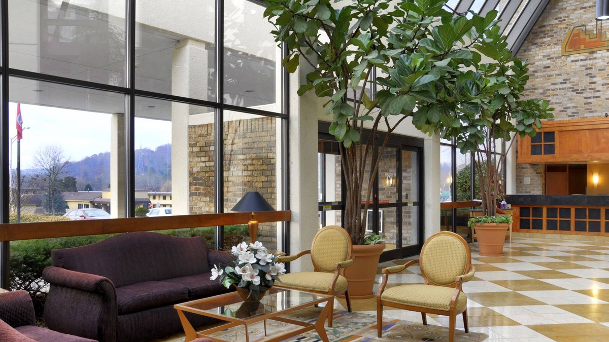 Oak Ridge Hotel | DoubleTree by Hilton Hotel Oak Ridge - Knoxville