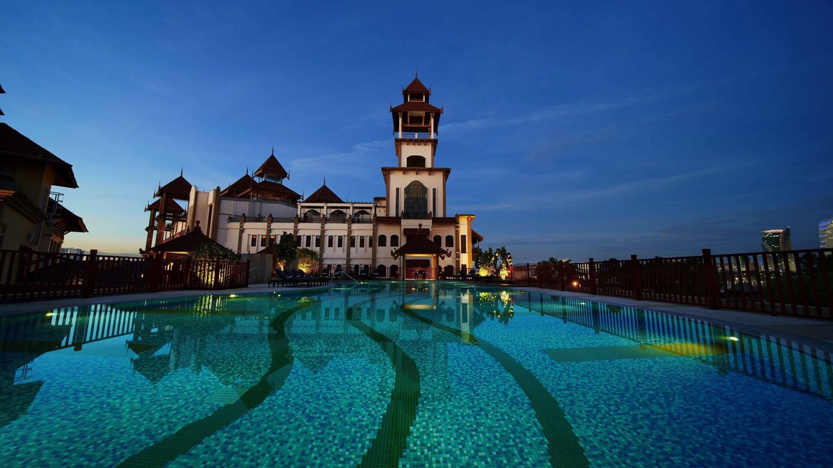 Putrajaya Hotel | DoubleTree by Hilton Putrajaya Lakeside