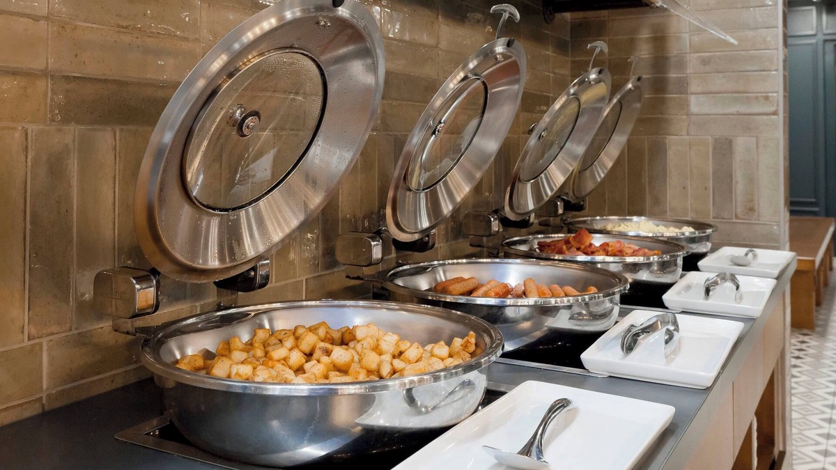 Windsor Hotel | DoubleTree by Hilton Windsor Hotel & Suites