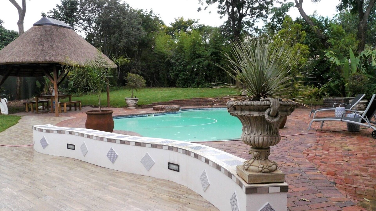 Greater Johannesburg Metropolitan Area Cabin | Douglas Lodge - a serene retreat in a peaceful Sandton suburb