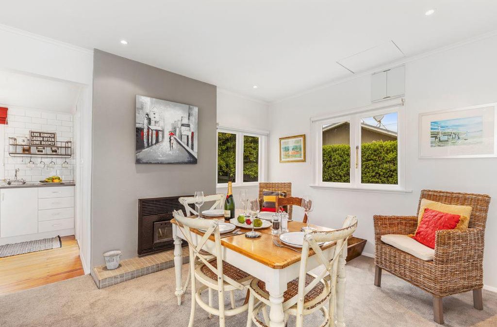 Waikanae House | Dove Cottage - Waikanae Beach Holiday Home