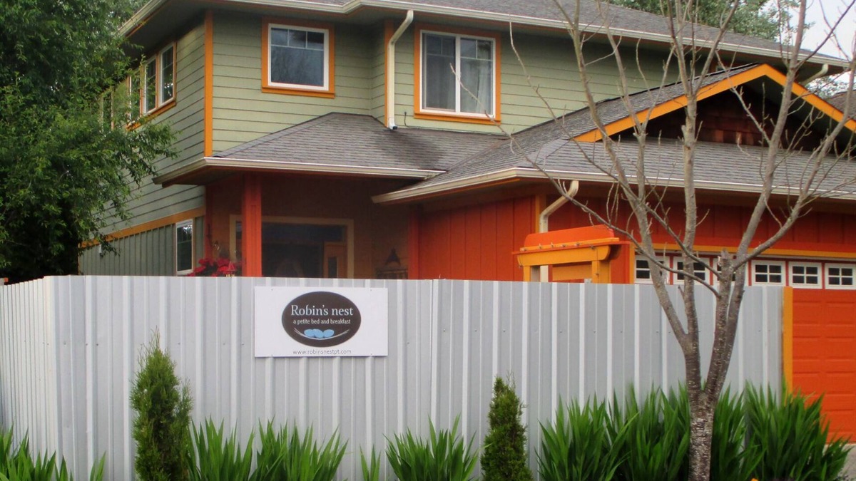 Port Townsend Apartment | Dove's Perch, An efficiency Studio at Robin's Nest Inn